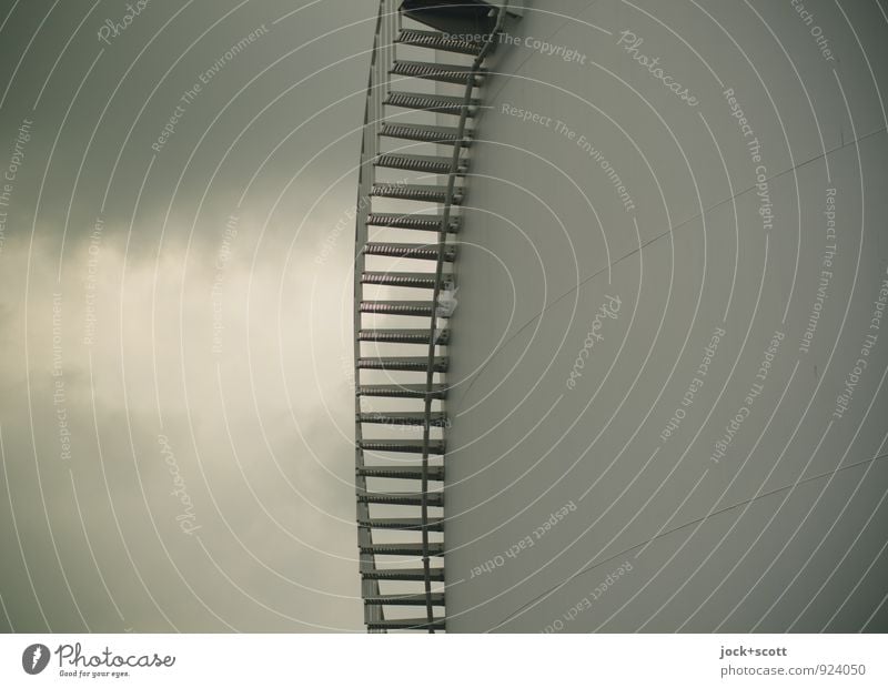 Himmelstreppe Dämmerung Wolken schlechtes Wetter Industrieanlage Metalltreppe Treppe Stahl Linie einfach modern grau Stimmung Symmetrie Silo Funktionalismus