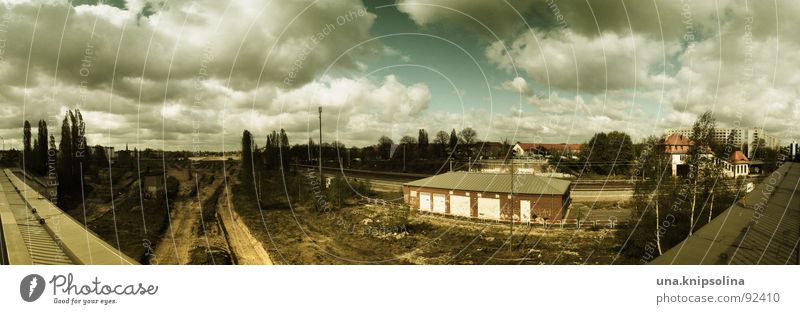 Pankow-Heinersdorf Himmel Wolken Bahnhof Brücke S-Bahn groß Gelände Rangierbahnhof Autobahnzubringer brach liegen Uniprojekt BTU Geleise Panorama (Bildformat)