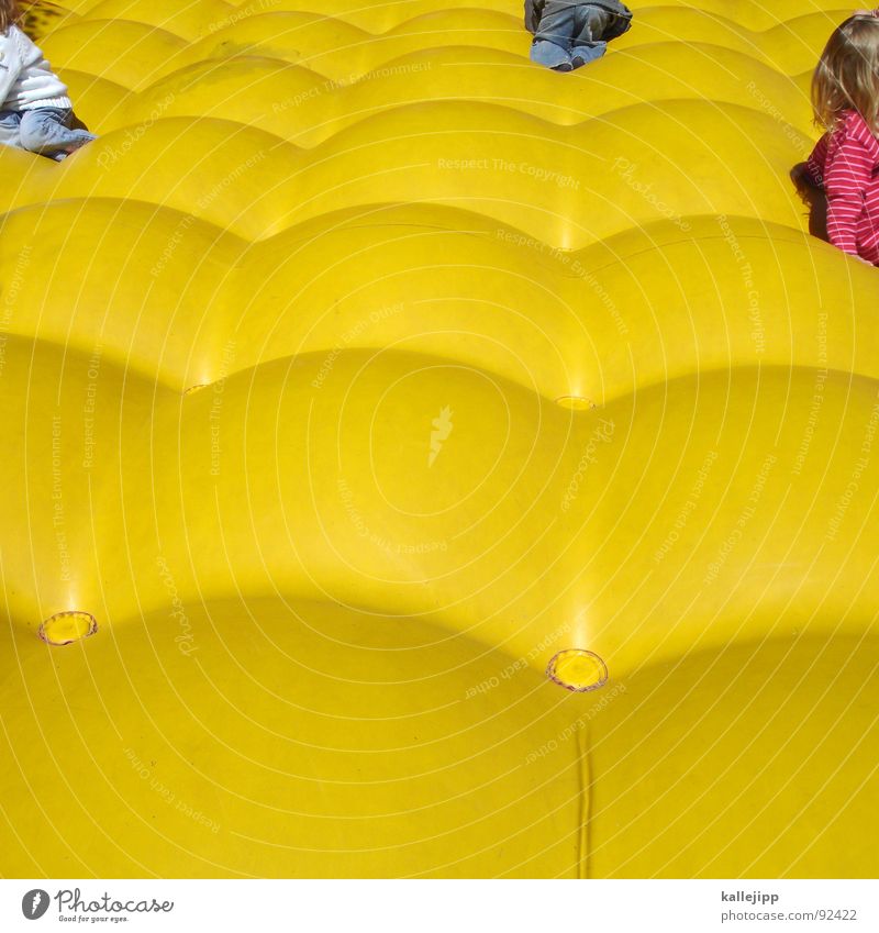 boing, boing, boing Luft hüpfen springen Kind Spielen toben Pop-Art Freude hüpfburg luftkissen spielkamerad spielparadies spiellandschaft luftkammer gelb