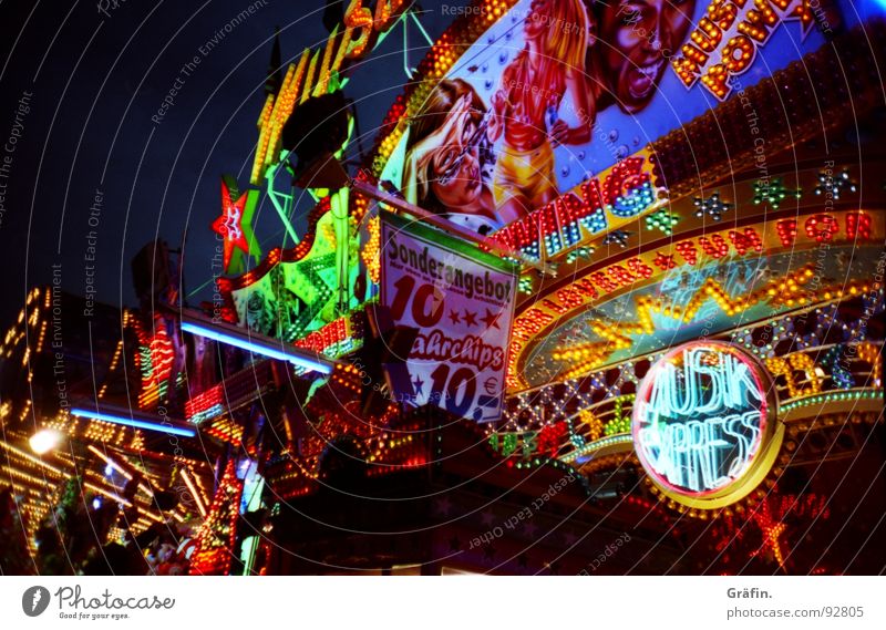 bunte Vielfalt Schützenfest Jahrmarkt Sommer Juli Hannover Licht Nacht mehrfarbig Glühbirne glänzend Losbude Fahrgeschäfte Leuchtreklame Neonlicht Auto-Skooter