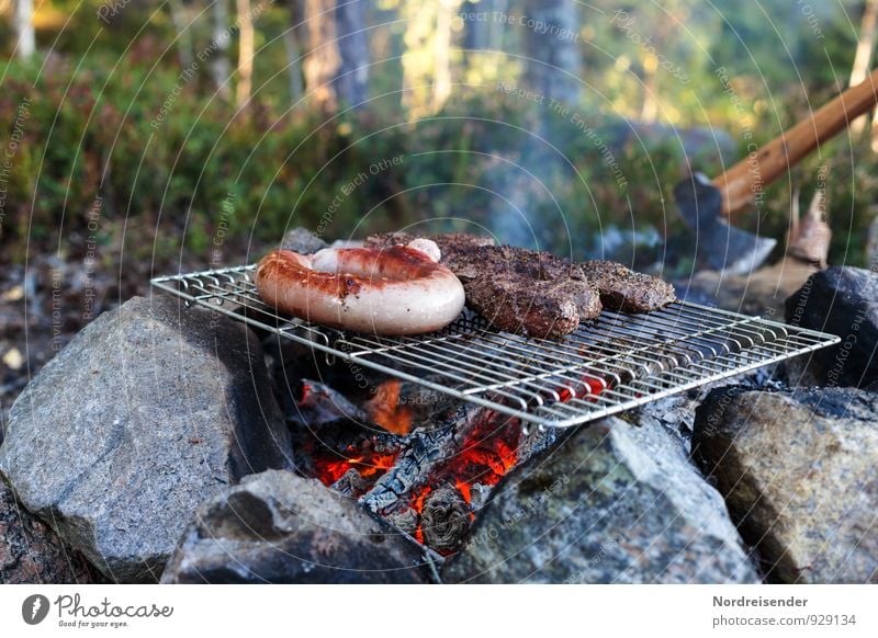 Outdoor Lebensmittel Fleisch Wurstwaren Picknick Bioprodukte Abenteuer Freiheit Camping Sommer Wald Essen lecker Ferien & Urlaub & Reisen Bratwurst Grillen