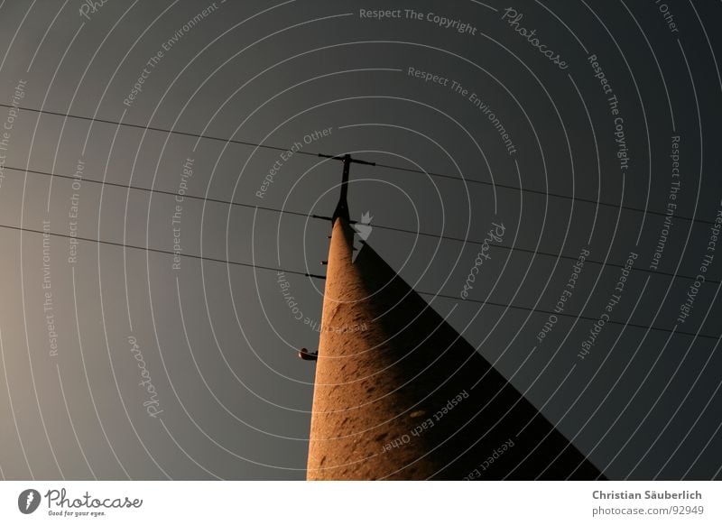 Über(land)leitung II Holz Lichtspiel Elektrizität Isolatoren Strommast Telefonmast Deutsche Telekom Fernmeldetechniker Elektromonteur Beton Industrie Riss