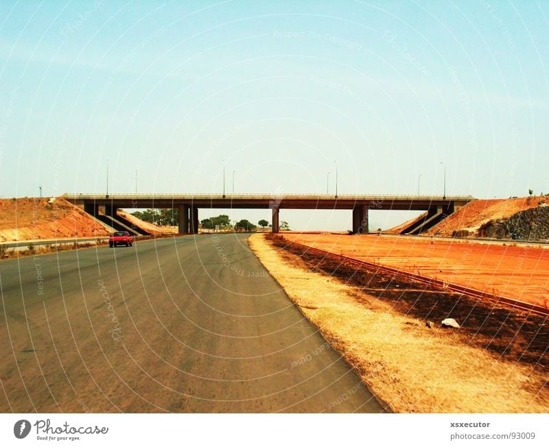 far far away Physik Autobahn Wolken Afrika Straßenrand Himmel Blauer Himmel Brücke Industrie Sonne Wärme PKW brennen nigeria abuja bridge street road sky sun