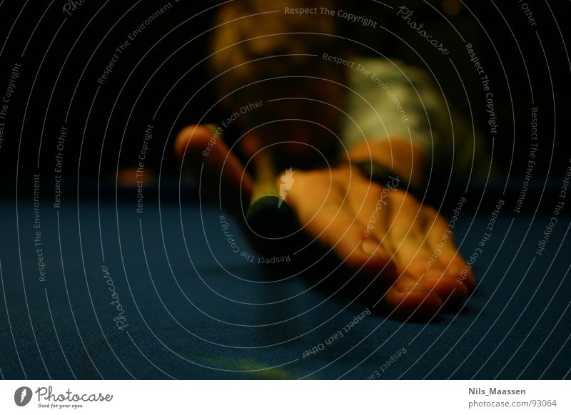 Nur noch die 8... Billard Schwimmbad Queue Gastronomie dunkel Nahaufnahme Snooker zielen Innenaufnahme große Blende Auslöser Hand Finger Anschlag Makroaufnahme