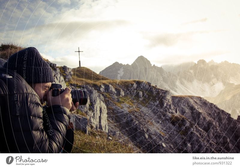 einfach mal raus. Freizeit & Hobby Ferien & Urlaub & Reisen Tourismus Ausflug Abenteuer Ferne Freiheit Berge u. Gebirge wandern maskulin Junger Mann Jugendliche