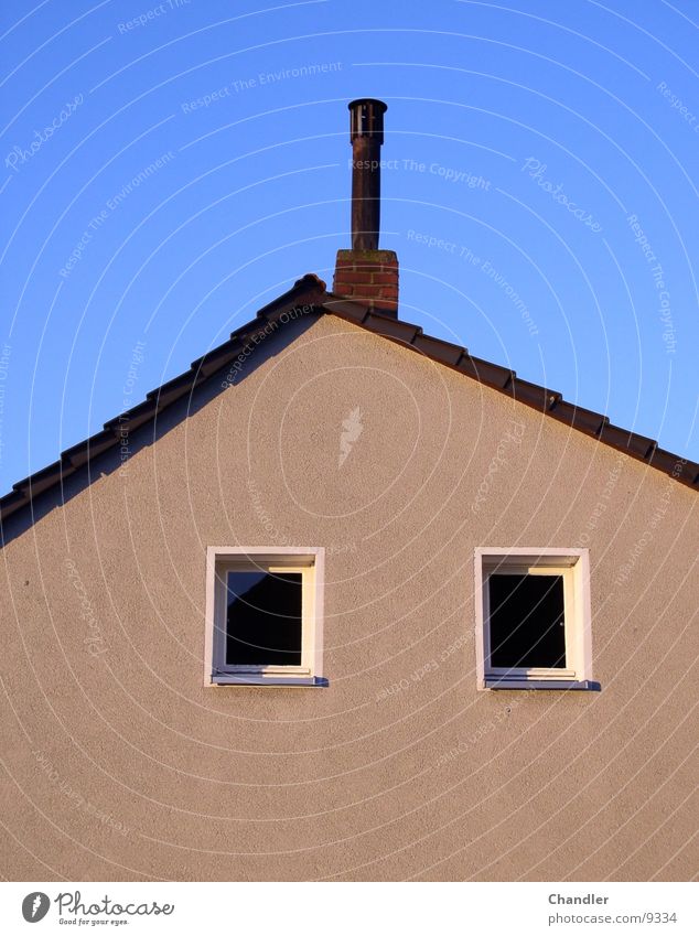 Haus blau 2 Fenster Morgen Beton Dach Handwerk Himmel Schornstein