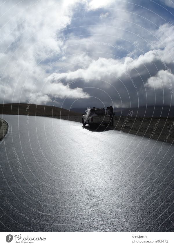 4500 m Höhe Wolken Lastwagen Licht Asien Sonne Berge u. Gebirge Himmel Straße Regen