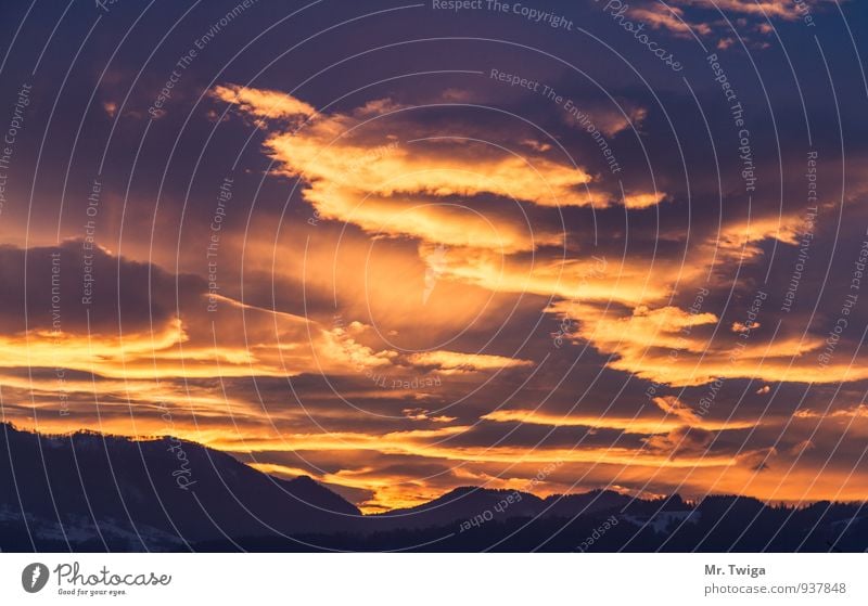 Himmel bei Sonnenuntergang Ferien & Urlaub & Reisen Berge u. Gebirge wandern Umwelt Natur Wolken Horizont Sonnenaufgang träumen frei Glück Unendlichkeit orange