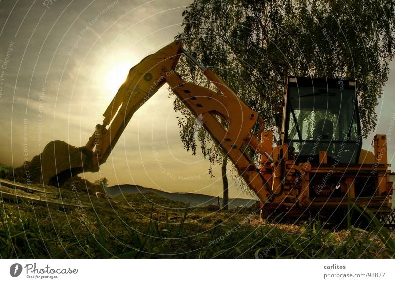 Baggerpanorama Baustelle Straßensperre Umleitung Straßenbau Bauarbeiter Kerl Sonnenaufgang Gegenlicht blenden Froschperspektive Arbeit & Erwerbstätigkeit