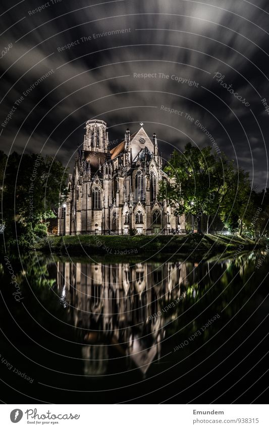 Johanneskirche Stuttgart Deutschland Europa Stadt Kirche Architektur Religion & Glaube Neugotik Farbfoto Außenaufnahme Nacht Licht Schatten Kontrast