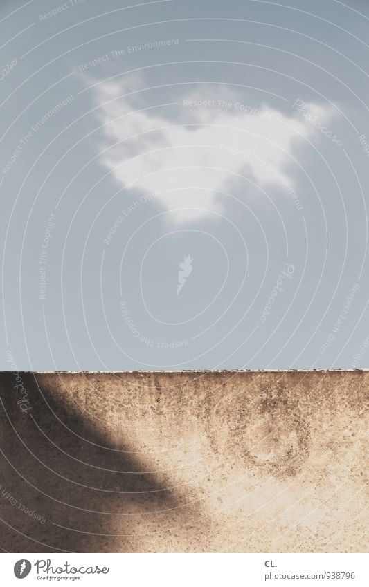 wolke Umwelt Natur Himmel Wolken Klima Wetter Schönes Wetter Mauer Wand blau braun grau Farbfoto Außenaufnahme Menschenleer Tag Licht Schatten Kontrast