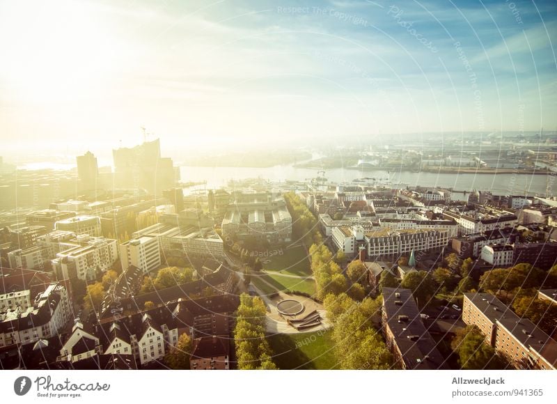 Hamburg am Morgen 3 Hafenstadt Stadtzentrum hell Farbfoto Außenaufnahme Luftaufnahme Menschenleer Morgendämmerung Licht Lichterscheinung Sonnenlicht