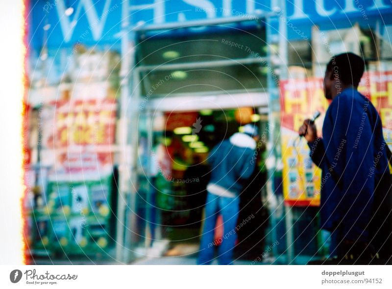 Brixton Prayer London Prediger Mikrofon mehrfarbig Geschwindigkeit Meinung Kultur Gebet Buchladen kalt Lomografie WHSmith Filmindustrie Energiewirtschaft Stadt