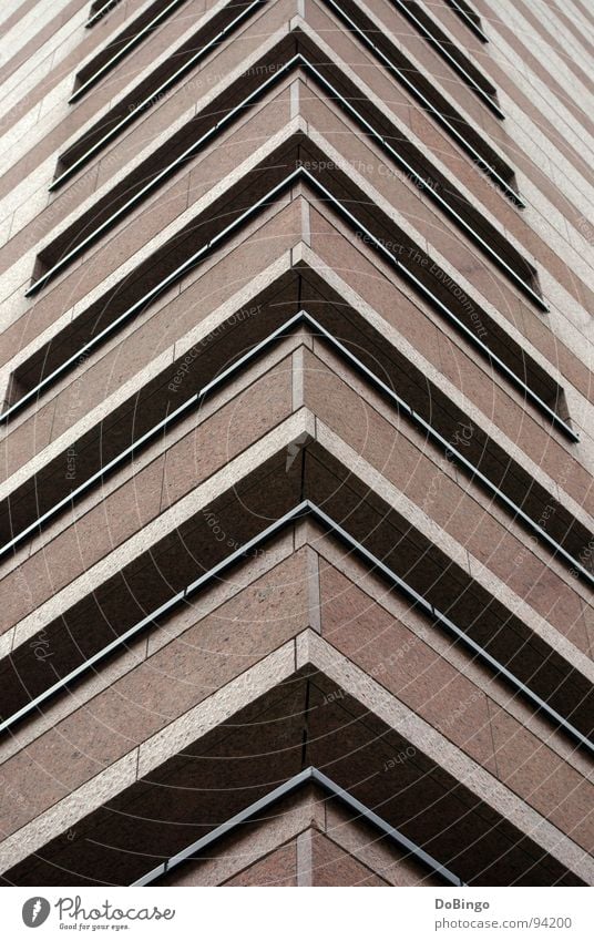 Upgrade Haus Ecke rot Granit Bürogebäude flach modern Pfeil Marmor Stein Schatten aufwärts Mitte Minden Linie Rechter Winkel zeigen Gen Himmel Oben wie unten