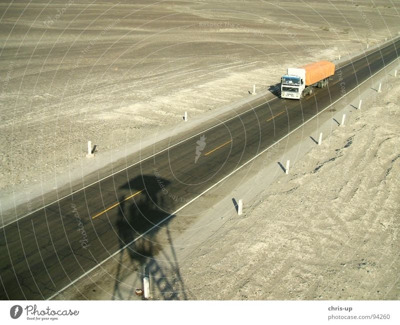 Panamericana Peru Dessert Lastwagen Fernfahrer Einsamkeit Wachturm Aussichtsturm Vogelperspektive Geoglyph Paracas Ferien & Urlaub & Reisen wandern Asphalt