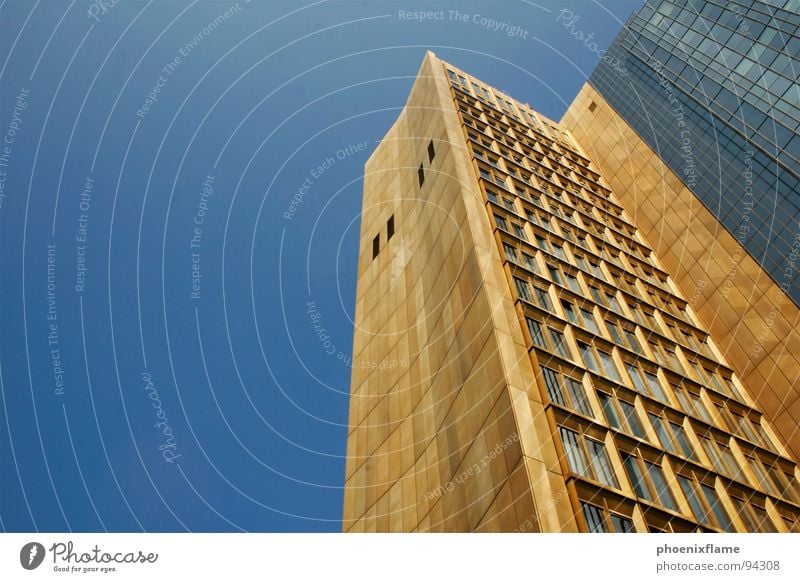 blingbling Stadt Verlag Kreuzberg Hochhaus Fenster Himmel Gebäude modern Berlin haupstadt hörzu axelspringer Skyline gold cityscape blau sky blue Kasten