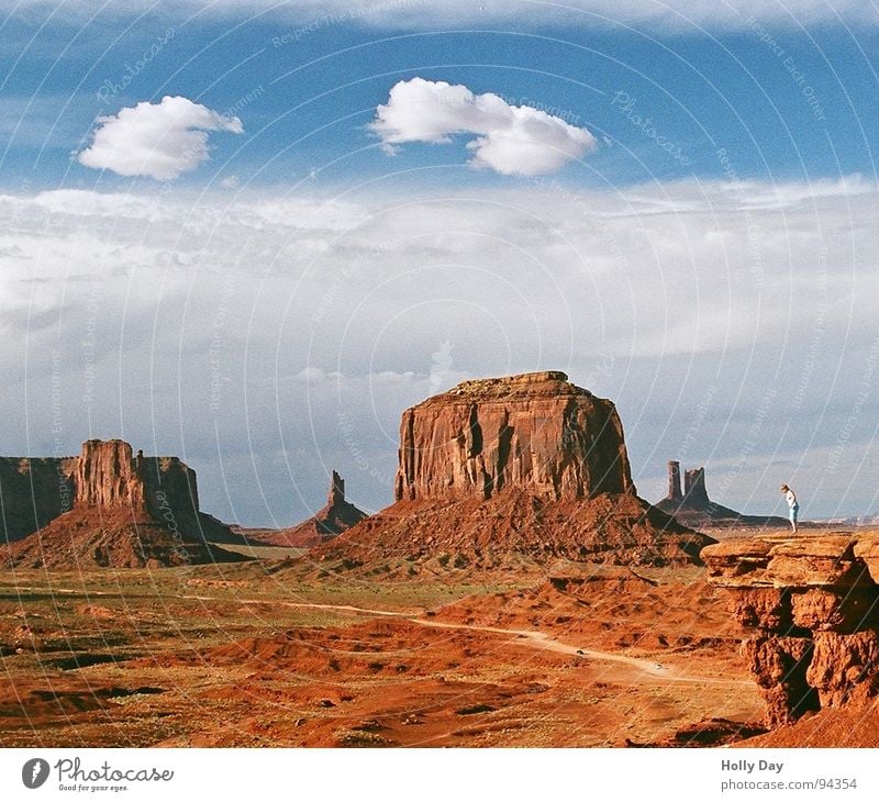 Rauchzeichen über Monument Valley Wolken rot klein 2006 Sommer Wüste USA Freiheit Himmel orange Vorsprung Felsen