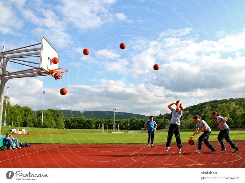 anatomie eines sprungwurfes Freizeit & Hobby Spielen Sport Ballsport Sportler Publikum Erfolg Feld Linie beobachten Bewegung laufen springen werfen Sportplatz