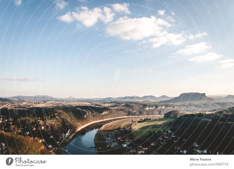 Immer der Elbe entlang Natur Landschaft Himmel Wolken Frühling Schönes Wetter Felsen Berge u. Gebirge Flussufer Sächsische Schweiz Elbsandsteingebirge