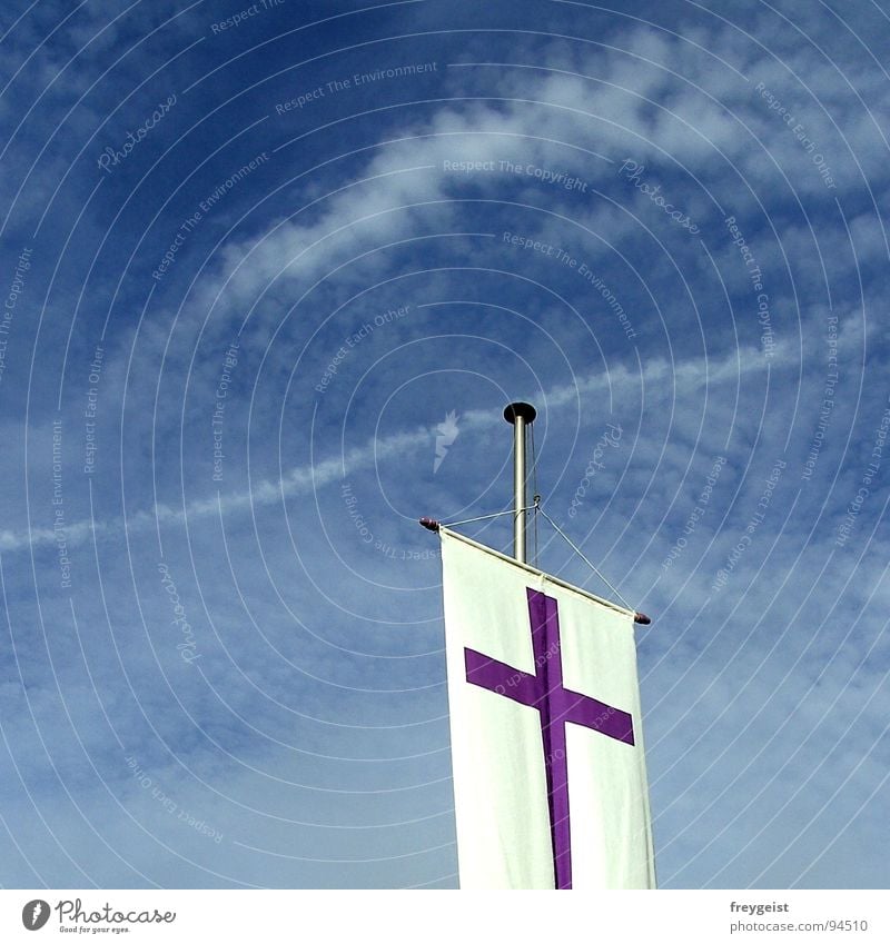 Freedom Religion & Glaube Fahne Frieden Himmel Wolken violett weiß Gotteshäuser Rücken cross Wind wehen Freiheit freedom sky blau blue white