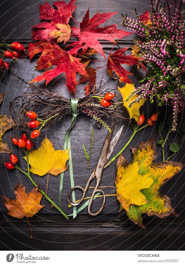 Herbst Dekoration basteln Stil Design Freizeit & Hobby Basteln Handarbeit Haus Garten Natur Pflanze Blatt gelb gold grün orange rot Floristik altehrwürdig Kranz