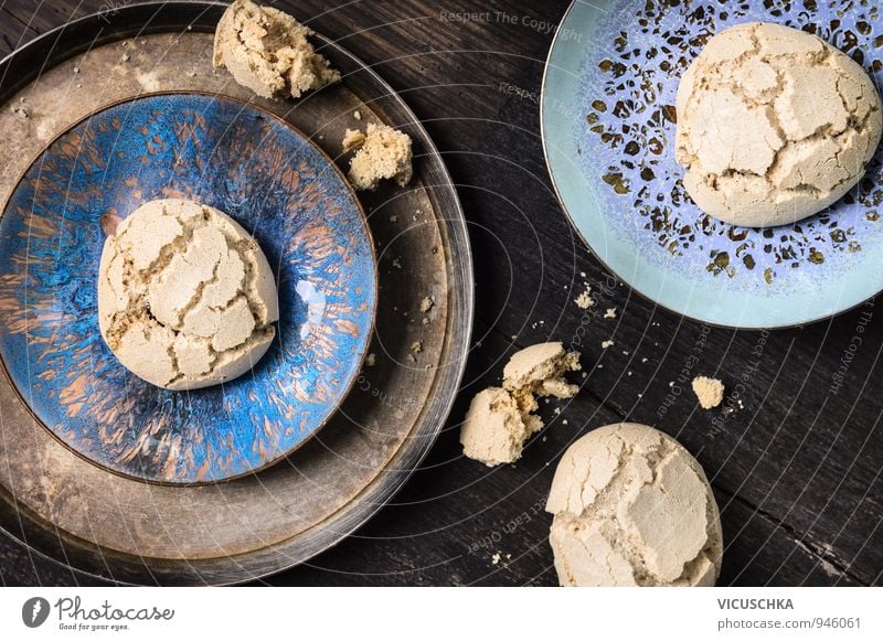 Meringue mit Rissen in alten Schüsseln Dessert Süßwaren Kaffeetrinken Schalen & Schüsseln Stil Design Küche altehrwürdig cookies Feinschmecker Keks Baiser