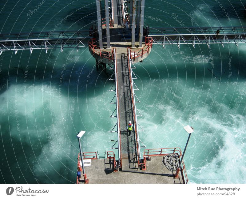 Schäumendes Wasser Meer Wasserwirbel Fähre grün Wellen Strahlung sprudelnd Schaum Mitarbeiter Wind Wasserfahrzeug Glätte schäumen Momentaufnahme abstrakt Farbe