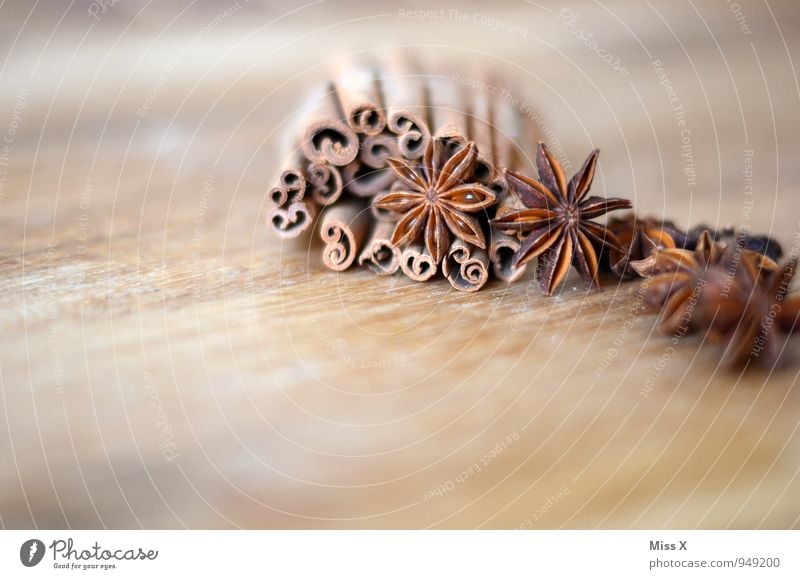 Zimt und Sternanis Lebensmittel Kräuter & Gewürze Duft trocken mehrfarbig Zutaten Weihnachtsdekoration Baumrinde Zimtrinde Spirale Stern (Symbol) Farbfoto