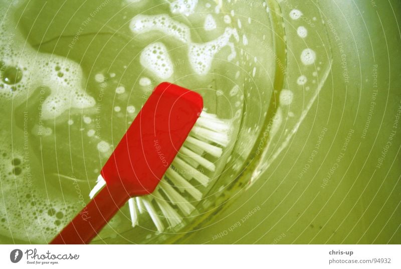 Ich spüle bis es rockt! Spülmittel Waschbecken Reinigen Schaum Klarheit Zahnbürste rot grün Sauberkeit dreckig Geschirrspülen Reinigungsmittel Glasschale