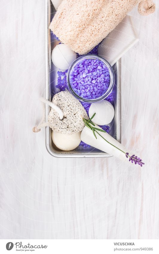 Badeset mit Lavendel , Lotion , Salz und Blase Bälle Stil Design Creme Wellness Erholung Duft Spa Massage Sauna Schwimmen & Baden Natur Pflanze Blume