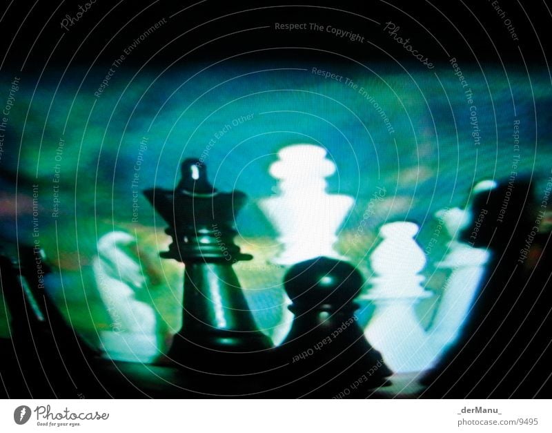 Verschwommene Strategie planen verlieren Pferd grün Bildpunkt Fernseher Makroaufnahme Nahaufnahme chess Schachbrett Unschärfe screen Dame König blau blured