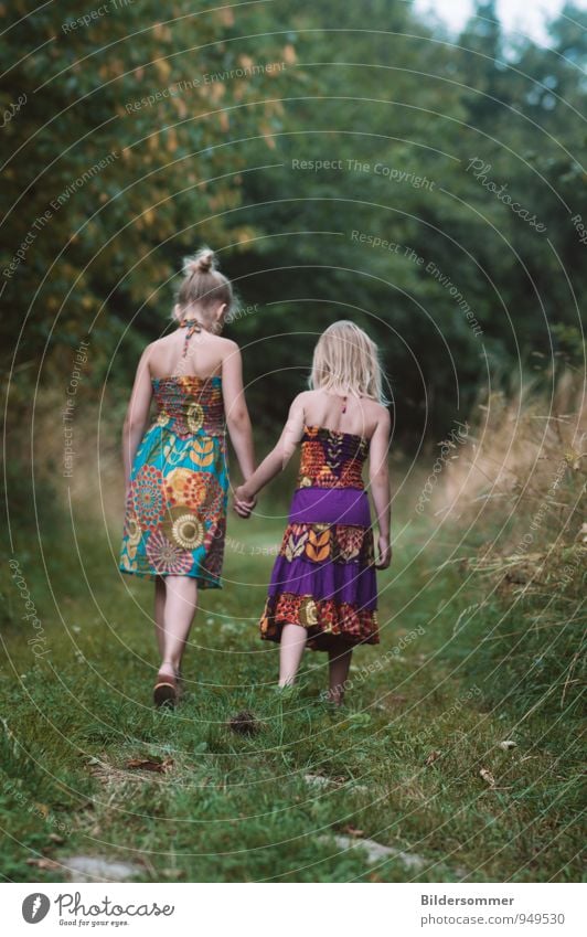 Let's explore a thousand imaginary worlds || feminin Kind Mädchen Geschwister Familie & Verwandtschaft Freundschaft Kindheit 2 Mensch 3-8 Jahre 8-13 Jahre Natur