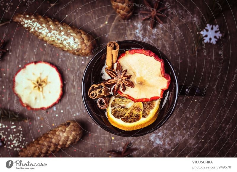 Glühwein Tasse mit Obst und Wintergewürzen Lebensmittel Frucht Kräuter & Gewürze Bioprodukte Vegetarische Ernährung Getränk Heißgetränk Tee Alkohol Wein