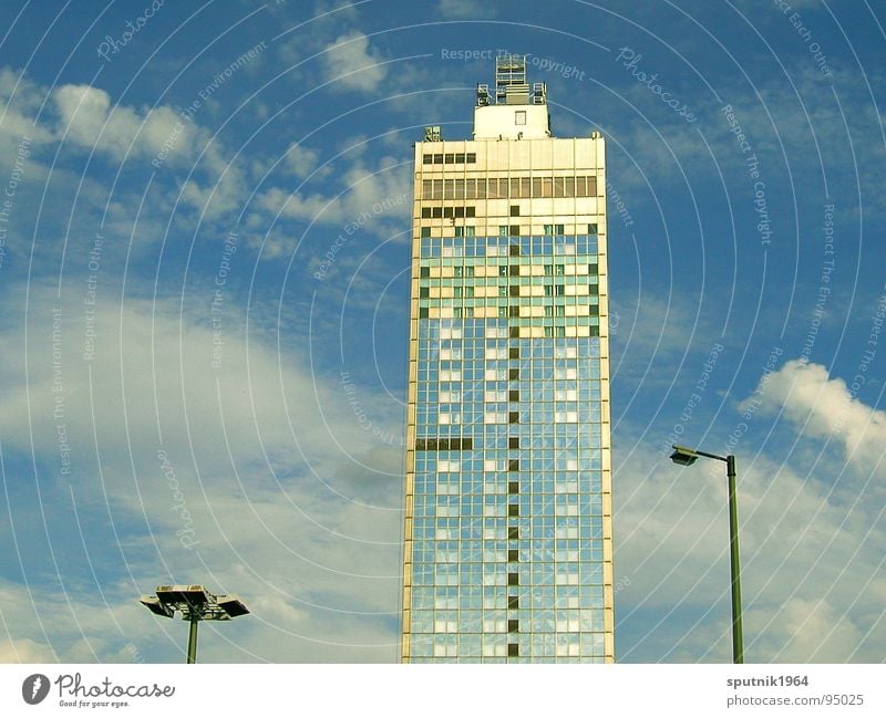 Forumhotel Hotel Alexanderplatz Fassade Hochhaus Osten Architektur DDR Berlin Himmel