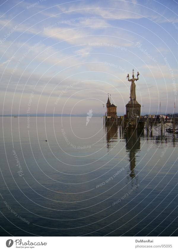 Postkarten-Kitsch in feinem Pastell Abend Himmel Konstanz Hafen Wahrzeichen Denkmal rosa Religion & Glaube Macht Imperia Pastellton himmelblau Steinskulptur