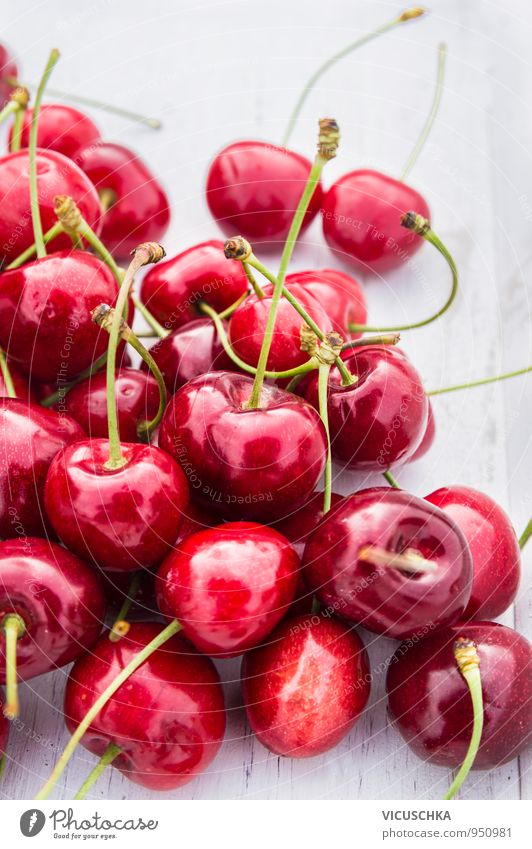 Süßkirschen auf weiß Holztisch Lebensmittel Frucht Dessert Bioprodukte Vegetarische Ernährung Diät Lifestyle Gesunde Ernährung Freizeit & Hobby Sommer Garten