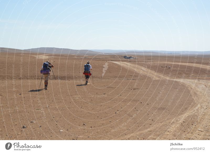 walking extrem Ausflug Abenteuer Ferne Safari Expedition Sommer wandern maskulin 2 Mensch Landschaft Erde Sand Wüste Negev Israel Straße außergewöhnlich wild