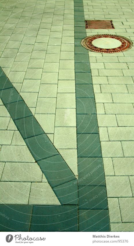 GREEN PAVER Gully Platz Kanalisation grün Stadt Geometrie Infrastruktur schimmern Bordsteinkante Asphalt Verkehrswege modern Arbeit & Erwerbstätigkeit