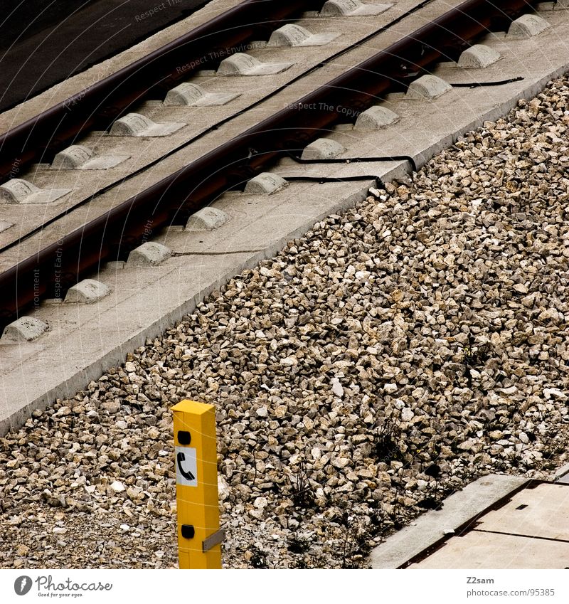 db hotline Hotline Eisenbahn Gleise fahren Kies Beton gelb Telefon Notruf Notfall Metall Stein nottelefon Kasten Technik & Technologie