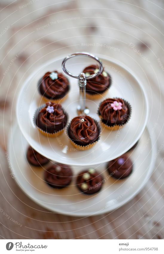 choc-o-late Kuchen Dessert Süßwaren Schokolade Ernährung Picknick Slowfood Fingerfood lecker süß Cupcake Etagere Farbfoto Innenaufnahme Menschenleer Tag