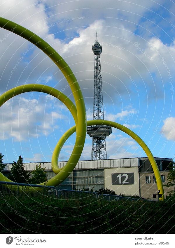 Berlin, Messegelände gelb Wolken Kunst Architektur Messehalle 12 Kunstwerk Funkturm