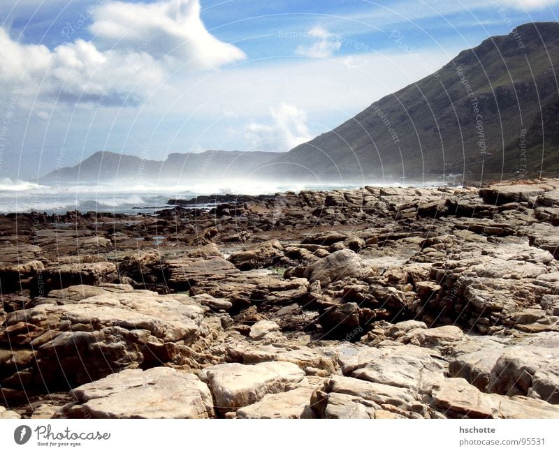 Felsige Küste Abenteuer Ferne Freiheit Strand Meer Wellen Berge u. Gebirge Natur Landschaft Luft Wasser Himmel Wolken Frühling Sommer Schönes Wetter Wind Felsen