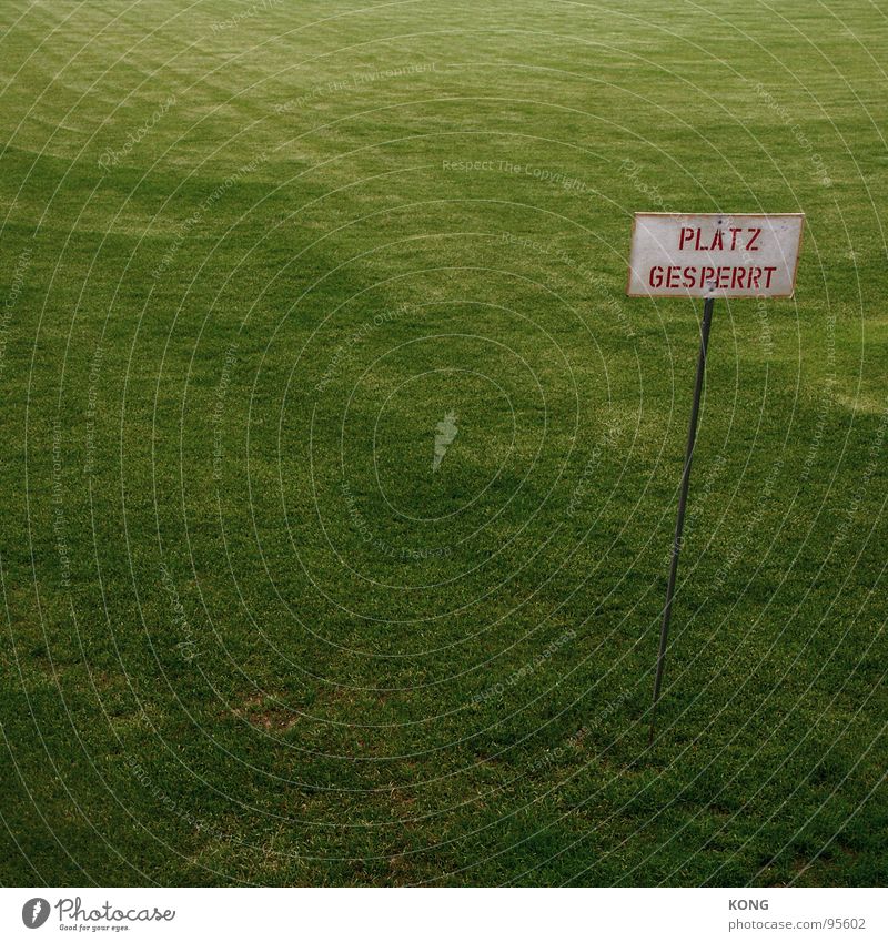 platz gesperrt Gras Sportplatz grün Grünfläche Cottbus Wiese Spielfeld Tiefenschärfe Spielen Ballsport Rasen verein trainingsplatz soccer erste liga