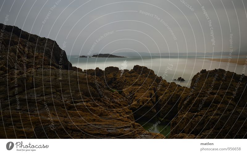 Fels in der Brandung Natur Landschaft Urelemente Luft Wasser Himmel Wolken Horizont Klima Wetter schlechtes Wetter Felsen Wellen Küste Strand Riff Meer