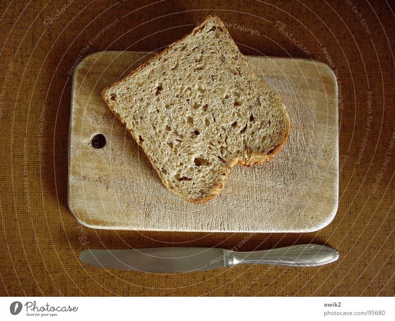 Fastenzeit Lebensmittel Teigwaren Backwaren Brot Ernährung Frühstück Geschirr Messer Schneidebrett Holzbrettchen Küche Mahlzeit Diät genießen einfach trocken