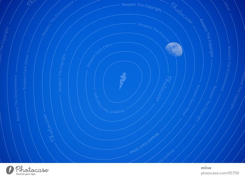 the spot abnehmend Himmel München Planet glänzend Himmelskörper & Weltall Mond blau Ferne Kreis zunehmend Schönes Wetter sky moon Punkt Munich minimalistisch