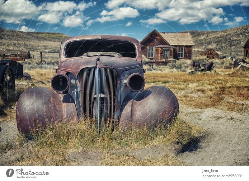 das alte AUTO von Bodie Stil Ferien & Urlaub & Reisen Tourismus Museum Verkehrsmittel Autofahren PKW Oldtimer Abenteuer skurril Surrealismus Vergangenheit