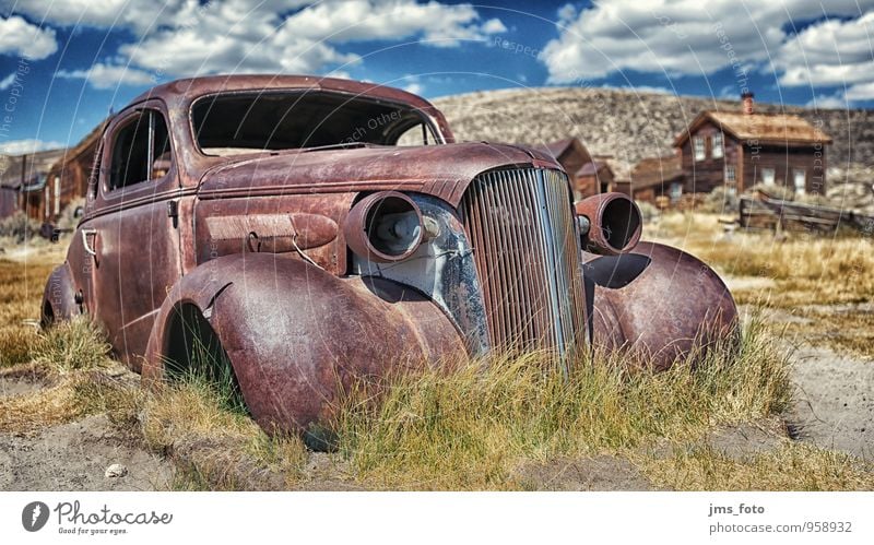 kein TÜV mehr Sightseeing Museum Verkehrsmittel Autofahren Fahrzeug PKW alt blau braun Mobilität Vergangenheit Vergänglichkeit Zeit Historie USA verfallen Rost