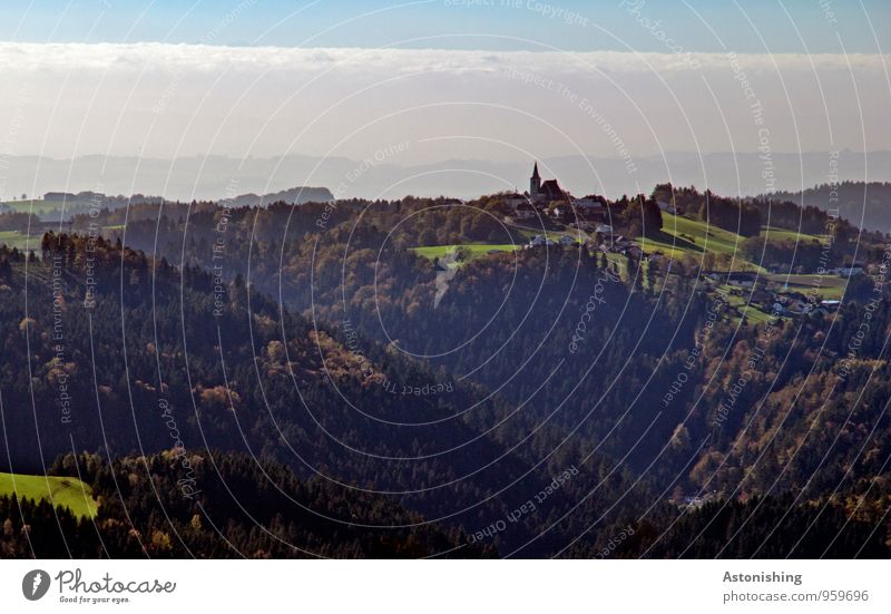 die Kirche am Hügel Umwelt Natur Landschaft Pflanze Himmel Wolken Horizont Herbst Wetter Schönes Wetter Nebel Baum Wiese Wald Alpen Berge u. Gebirge Dorf Turm