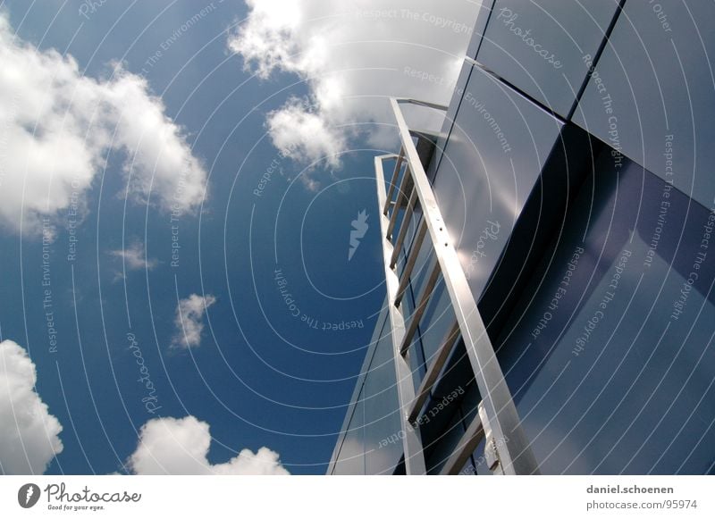 noch `ne Karriereleiter ? Wolken aufsteigen Sommer abstrakt weiß zyan Dach Detailaufnahme Himmel Treppe Wetter blau Metall Architektur